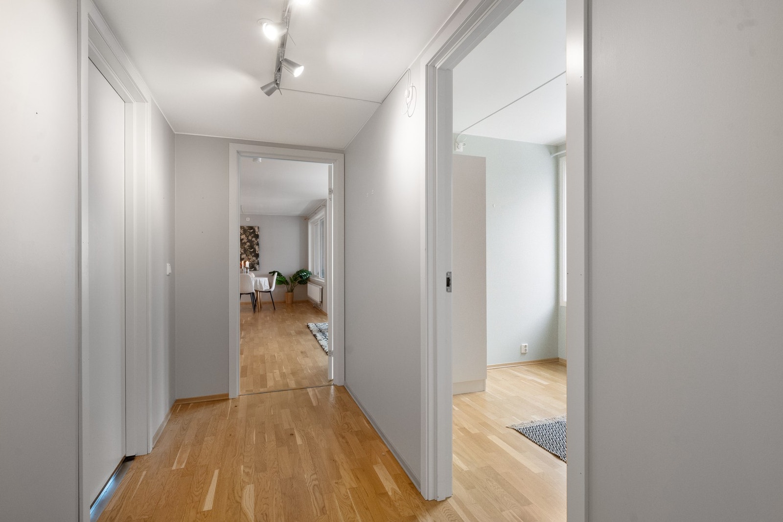 Gang mellom soverom og bad. Galleribilde