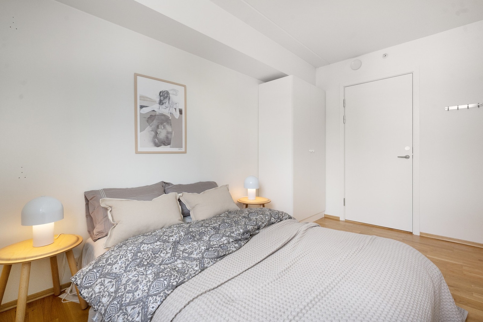 Soverom med innenforliggende bod, Galleribilde