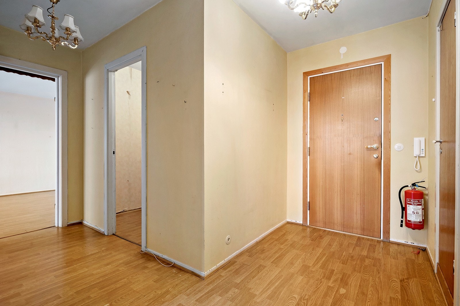 Praktisk gang/entré med med adkomst til alle rom i leiligheten Galleribilde