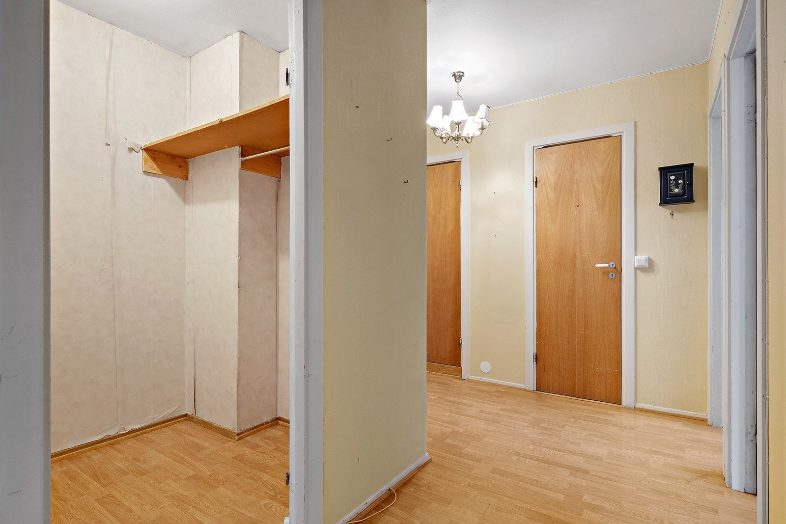 Tilknyttet entré er det en stor og praktisk innvendig bod. Galleribilde