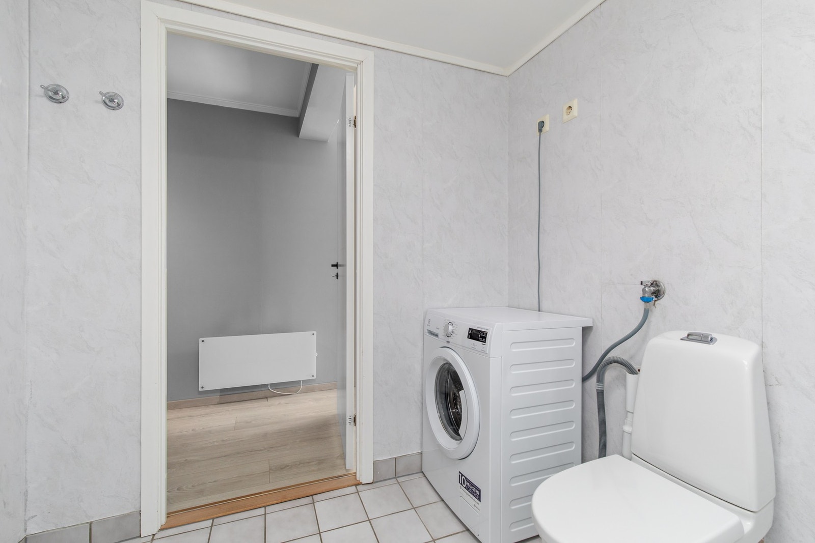 Badet har opplegg til vaskemaskin. Galleribilde