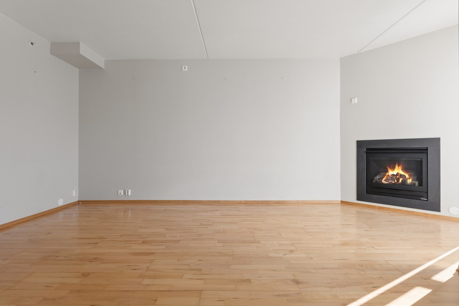 Stue/kjøkken-rommet er romslig, så det er mulighet for forskjellige møblerings muligheter. Galleribilde