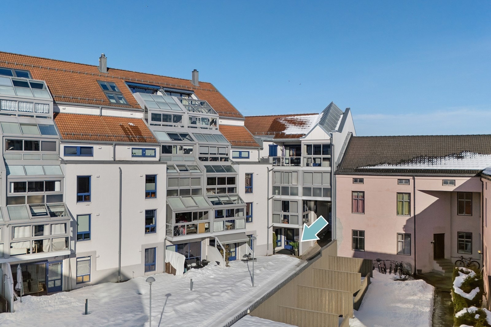 Usjenert bakhage - fellesareal Galleribilde