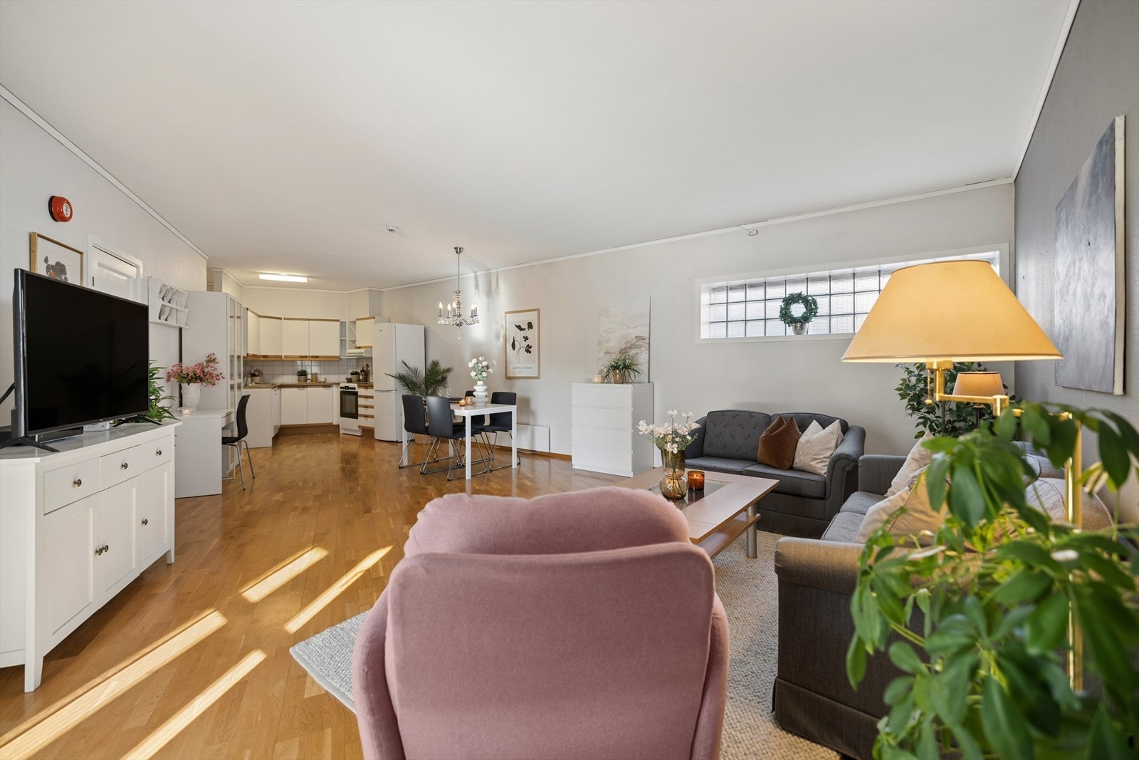 Effektiv og tidsriktig åpen løsning som gir gode møbleringsmuligheter og utnytter arealet optimalt Galleribilde