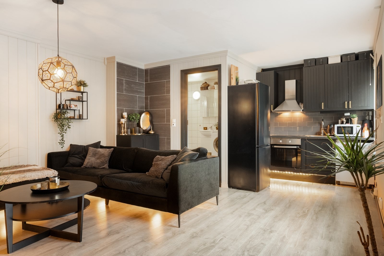 Boligen er inndelt i tre enheter/leiligheter. Galleribilde