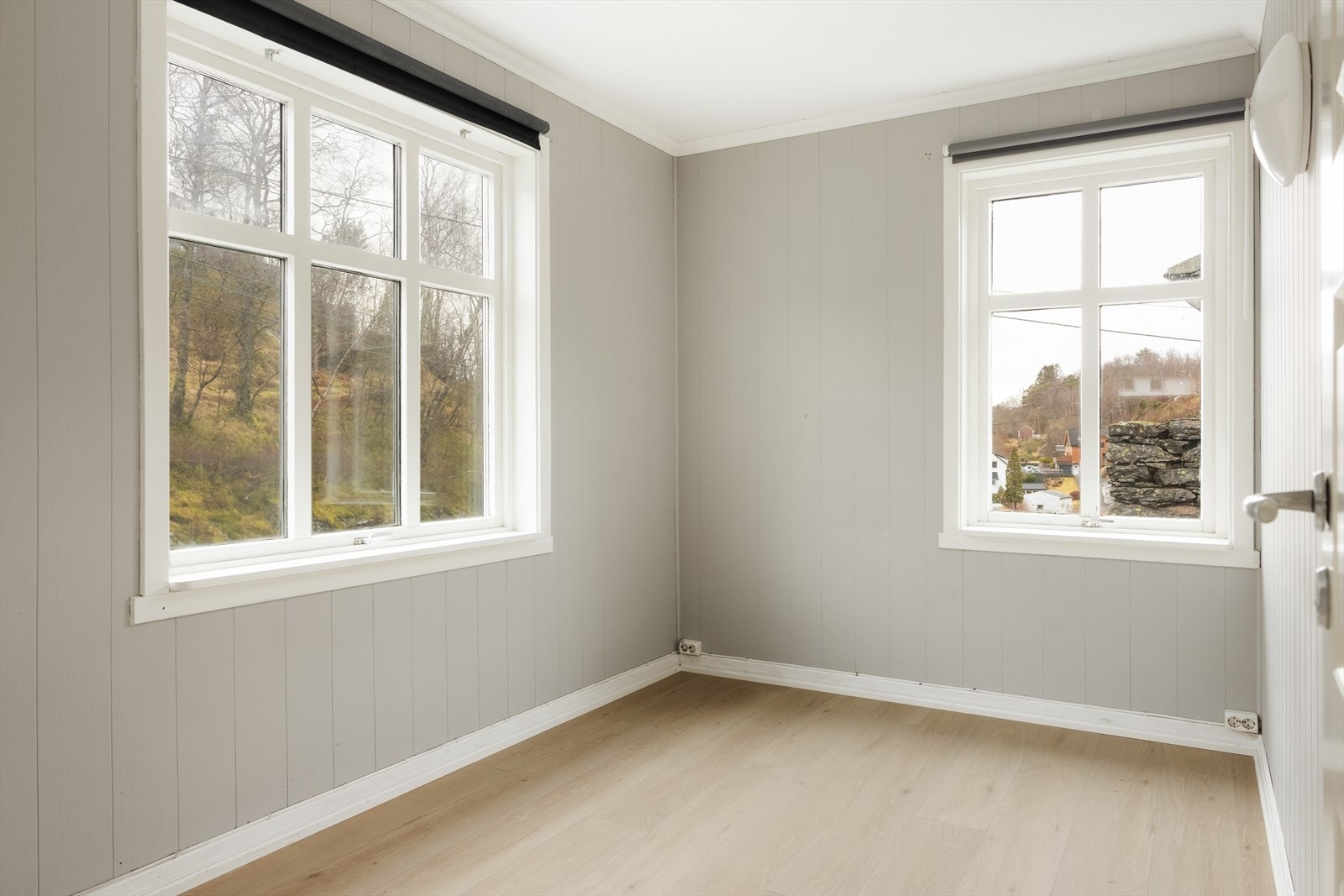 Kjellerrom av god størrelse. passer perfekt som gjesterom eller hjemmekontor Galleribilde