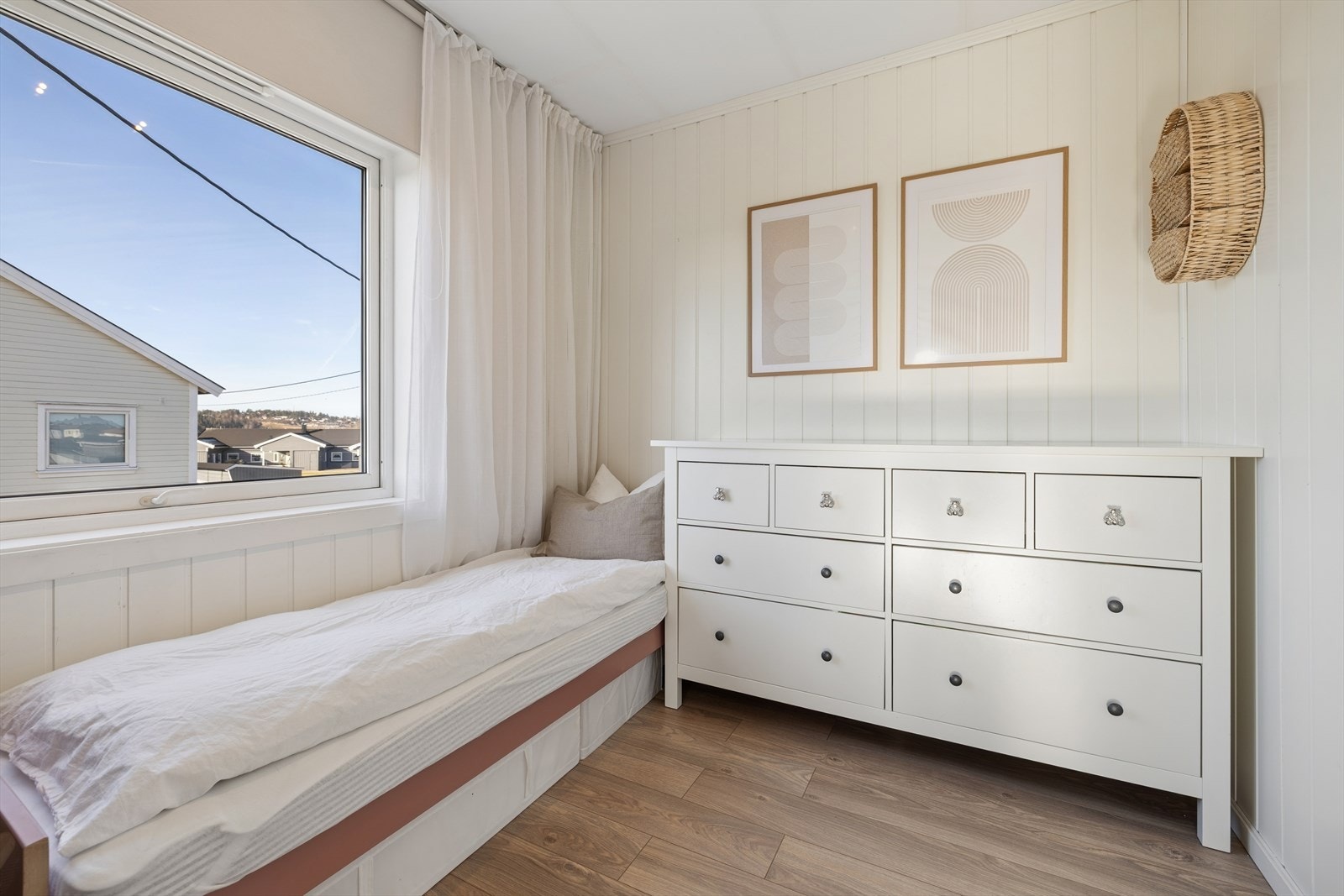 Bruk gjerne det andre soverommet som et barnerom, gjesterom eller som et hjemmekontor. Galleribilde