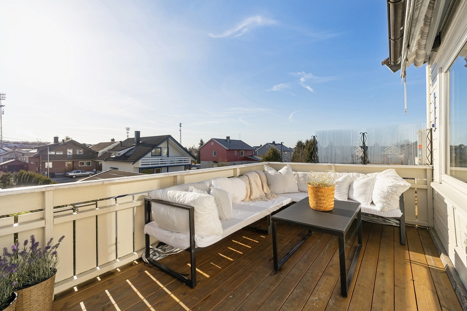 Man har en stor og solrik balkong på hele 11m². Galleribilde