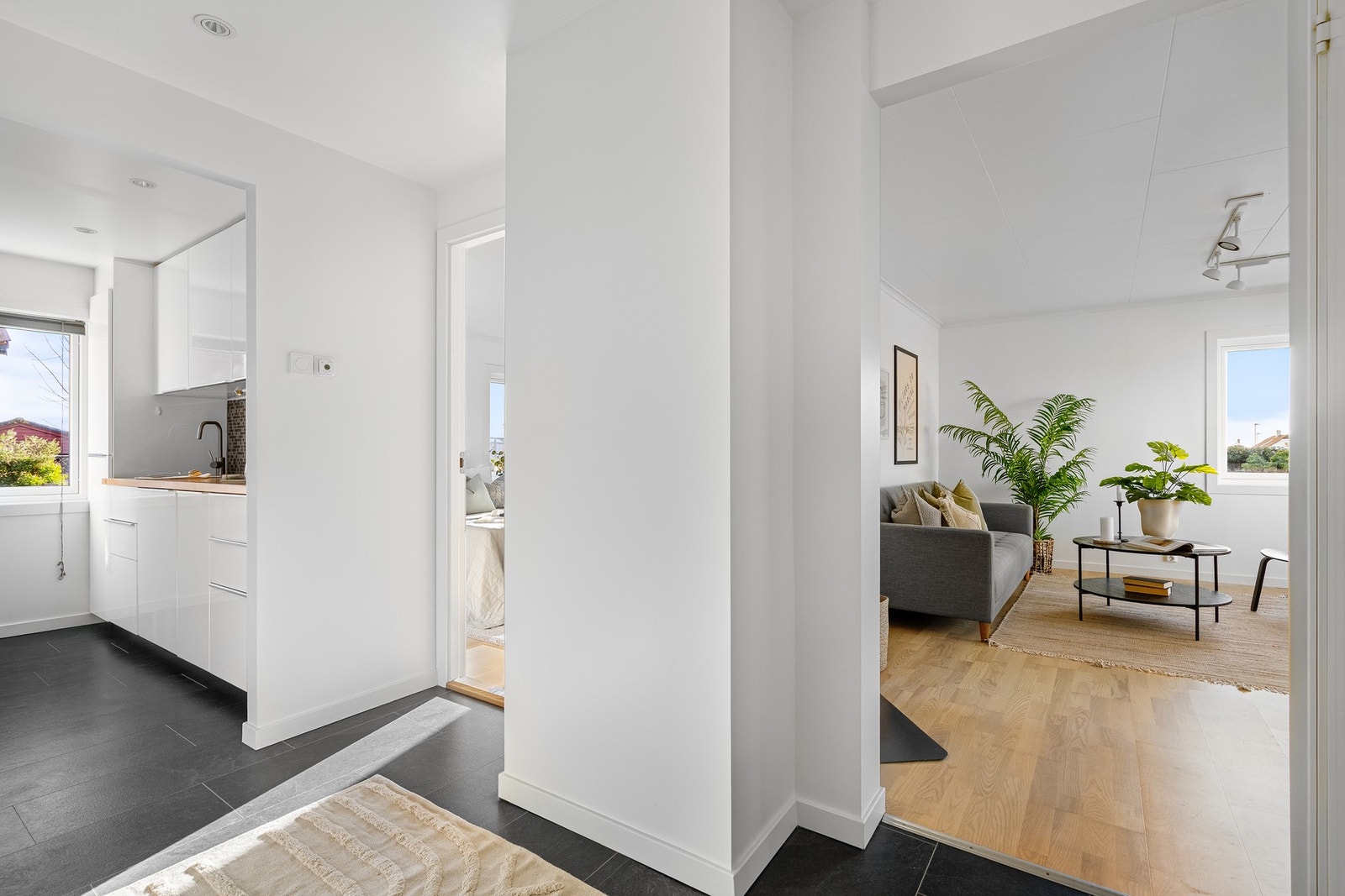 Gjennomgående lys og praktisk planløsning. Galleribilde