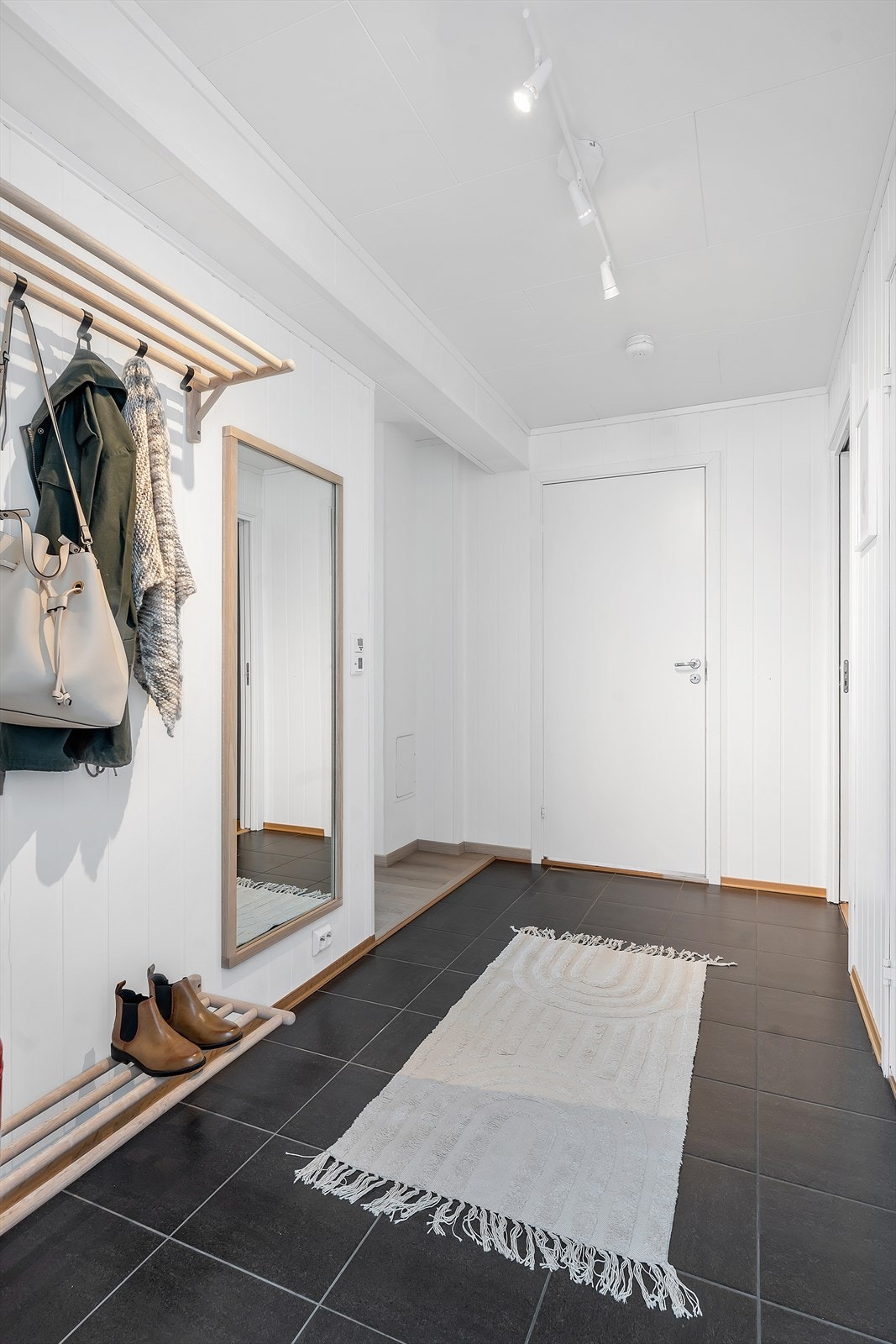 Flislagt entré med gulvvarme. Galleribilde