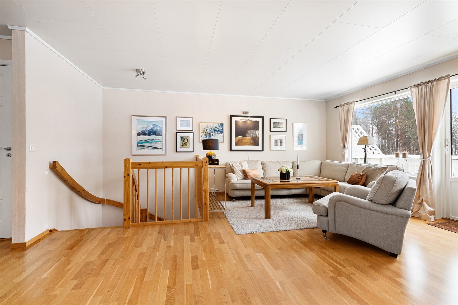 Fra stuen er det direkte utgang til en balkong på 9 m². Galleribilde