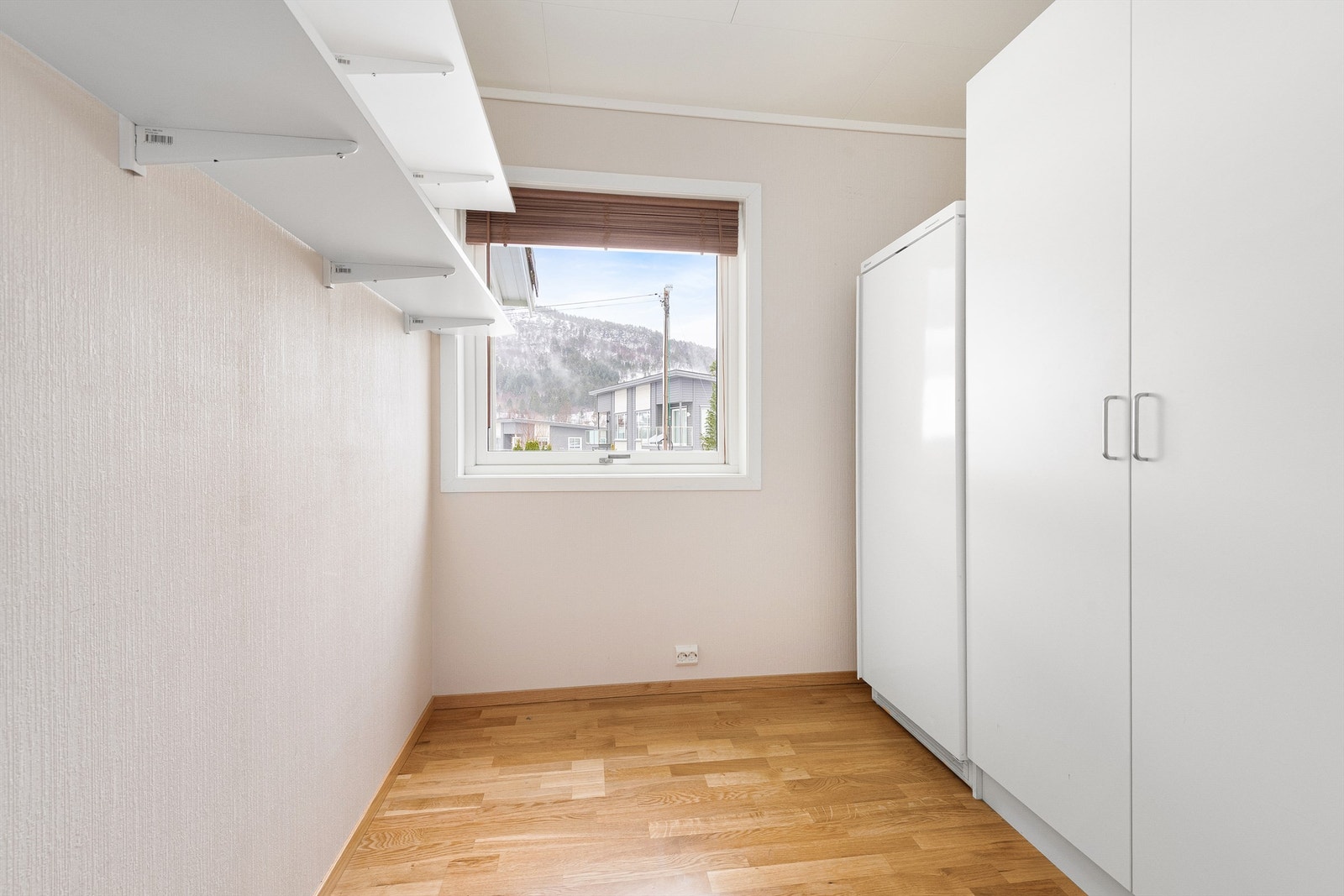 Soverom 3 er godkjent omgjort fra bod og er et fullverdig soverom. Galleribilde