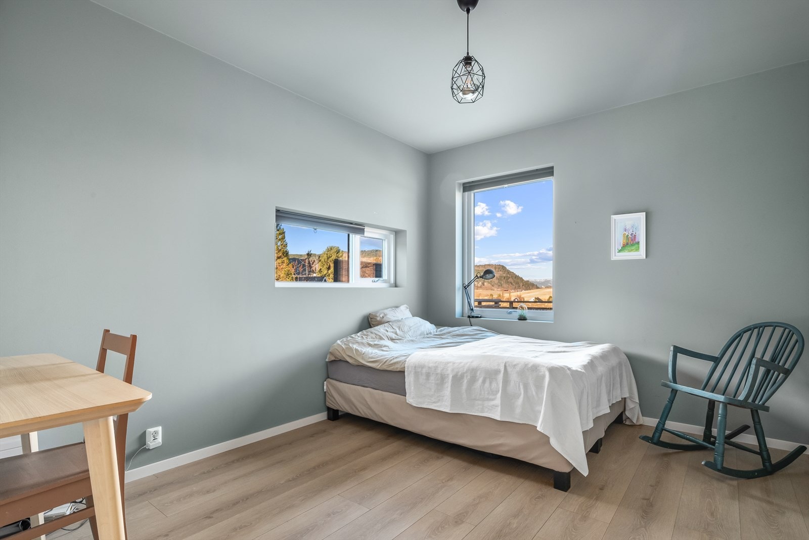 Om man ikke har behov for alle soverommene ett eventuelt benyttes som ekstra stue. Galleribilde