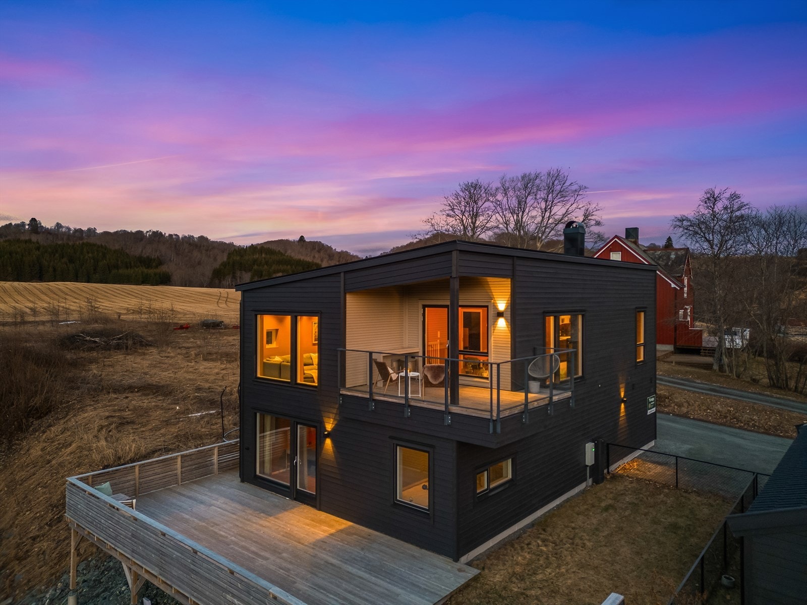 Velkommen til en trivelig visning, på denne flotte eiendommen som nå kan bli din nye bolig! Galleribilde