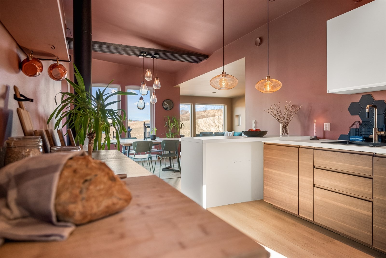 Her har kokken god plass til å boltre seg på. Galleribilde