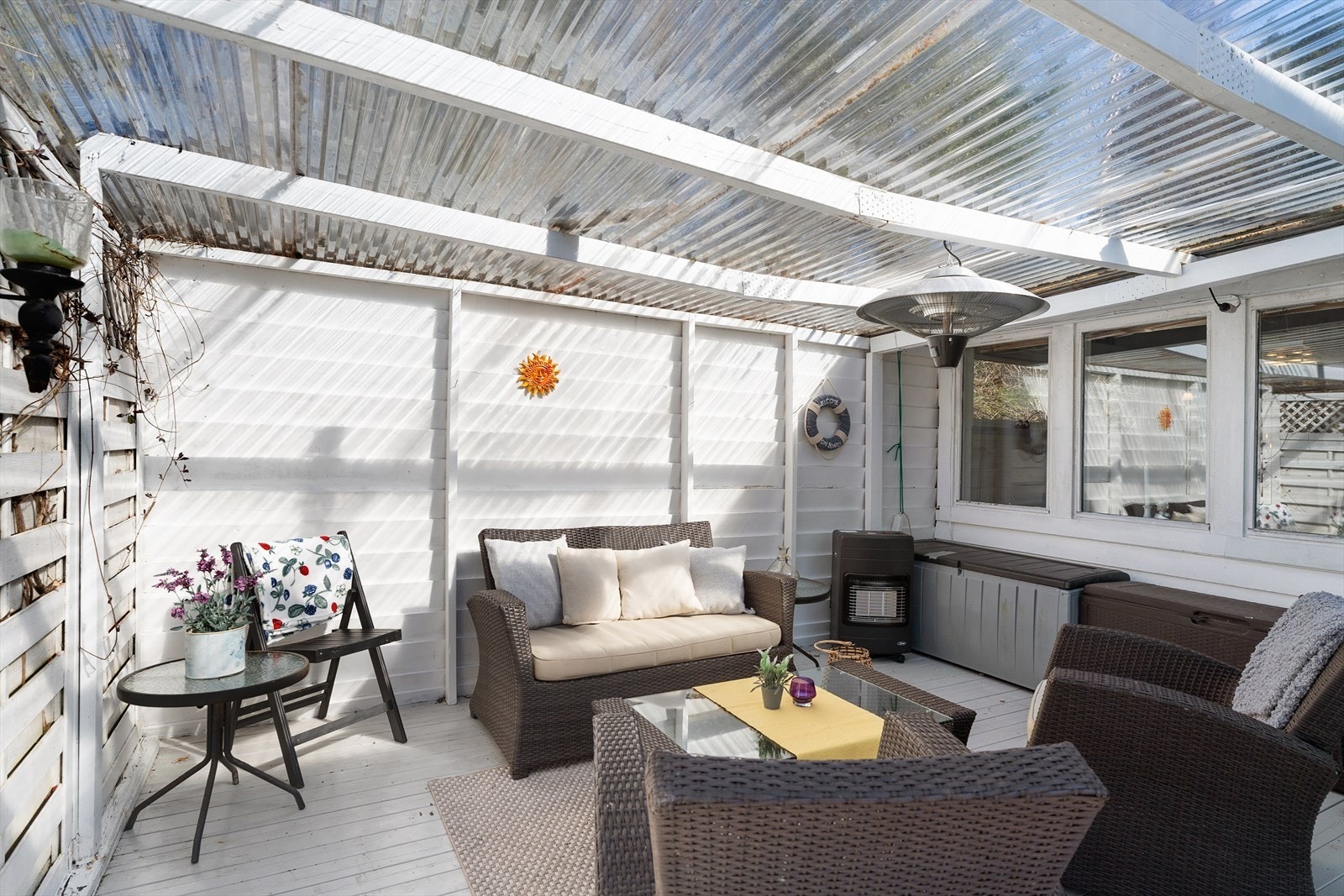 Hagestue med egen utgang fra kjøkkenet Galleribilde