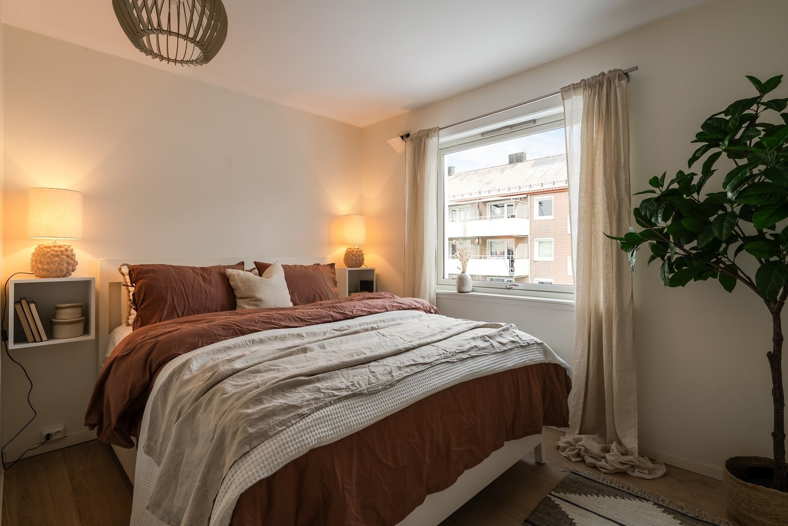 Boligen har to soverom som måler henholdsvis 10,5 m² og 6 m². Galleribilde