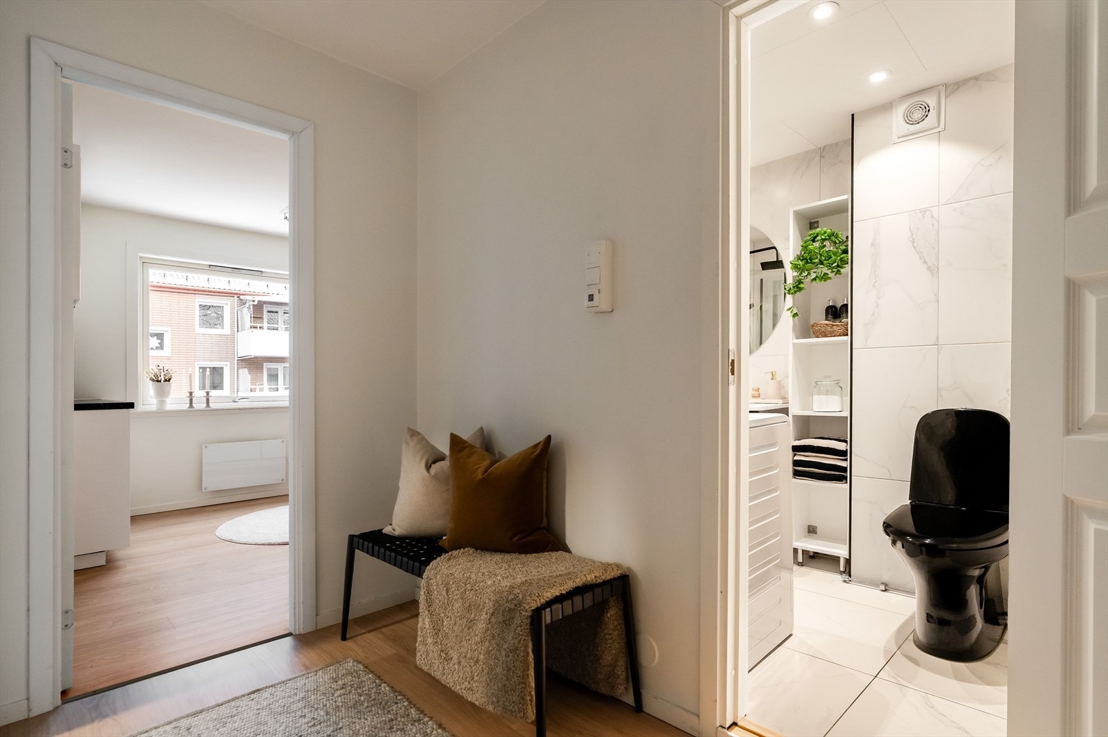 Badet ble oppgradert i 2021 og fremstår som moderne og funksjonelt. Galleribilde