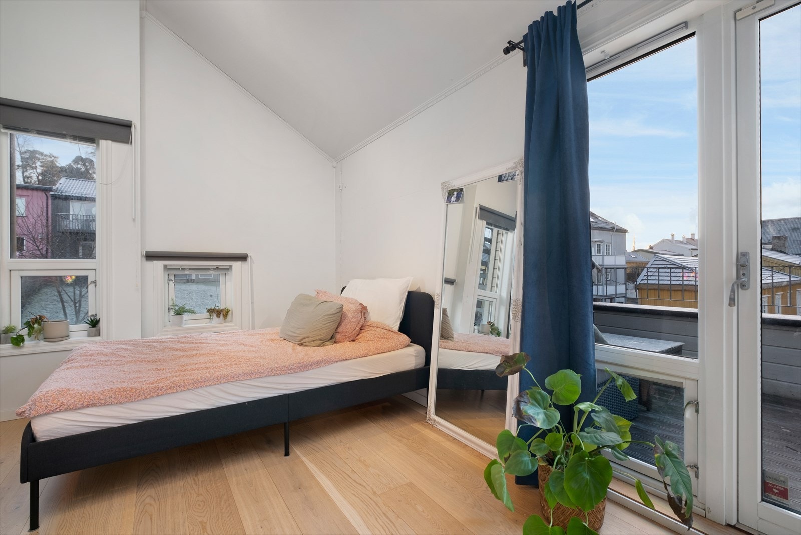 Soverom 7 på loftet, 14 m², med direkte utgang til terrassen Galleribilde