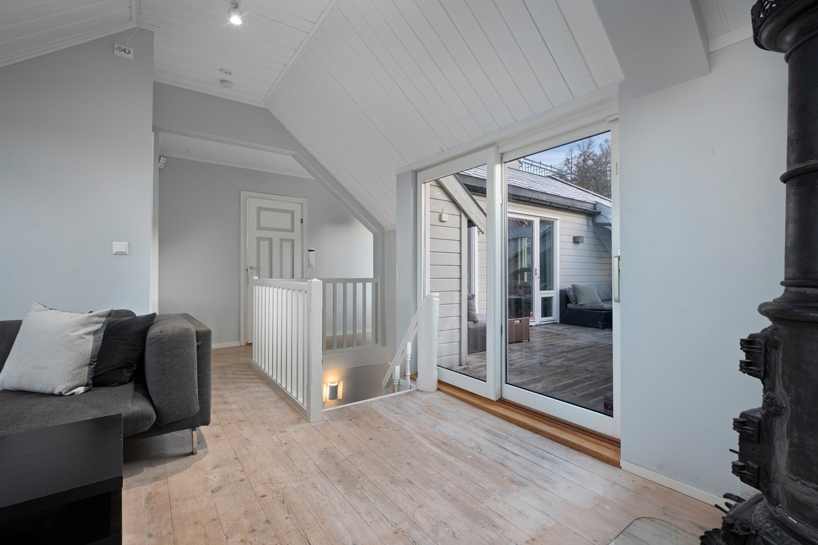 Loftstuen har direkte tilgang til terrassen Galleribilde