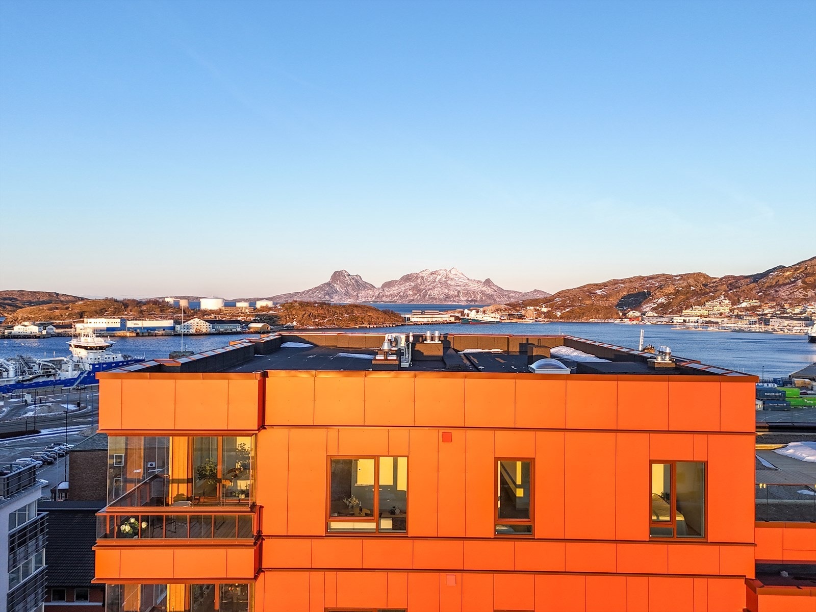 Nå har du muligheten til å sikre deg en lekker toppleilighet med ypperlig beliggenhet midt i byen. Galleribilde