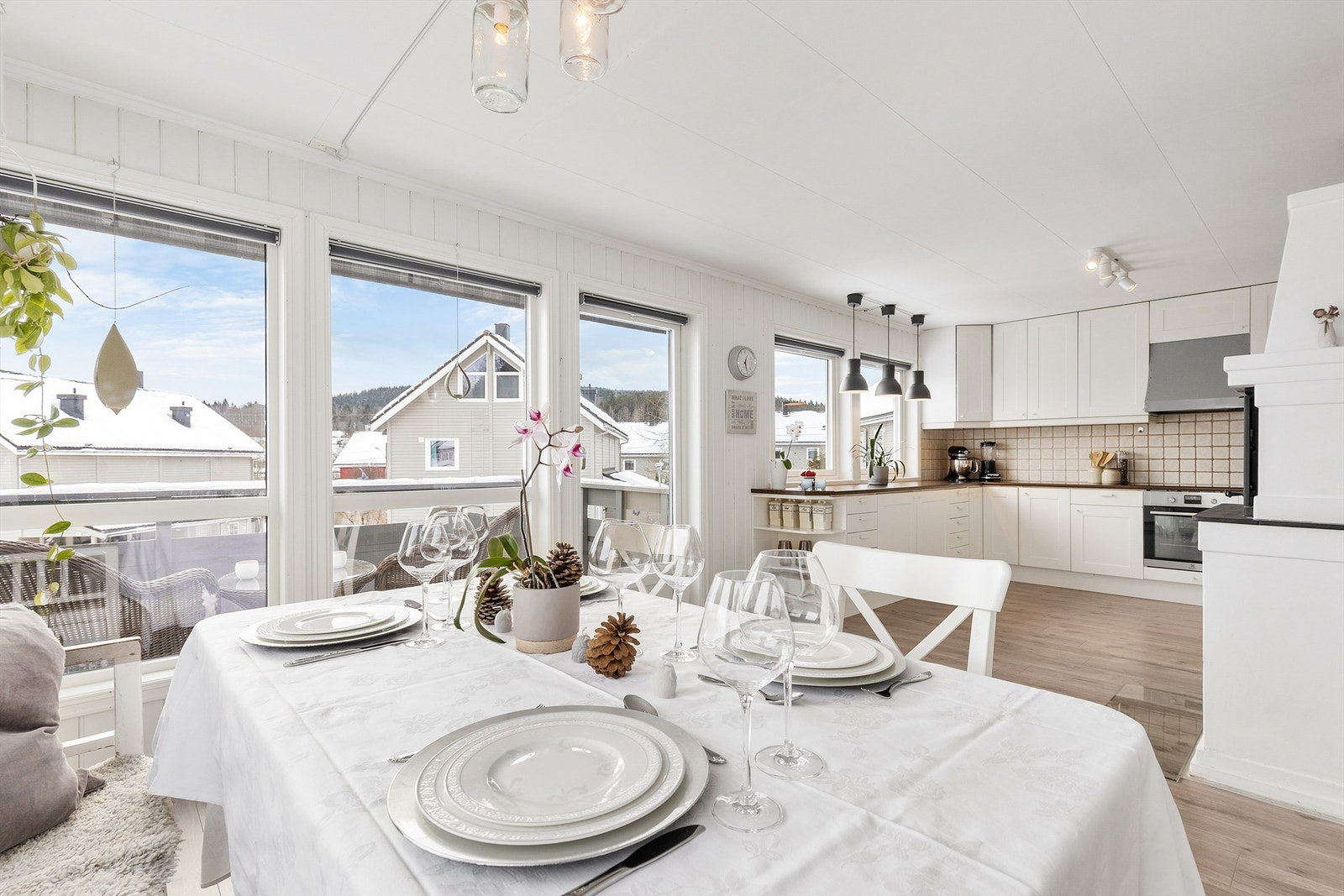 Robin Lauritzen v/ Krogsveen ønsker velkommen til Munkebekken 191! Galleribilde