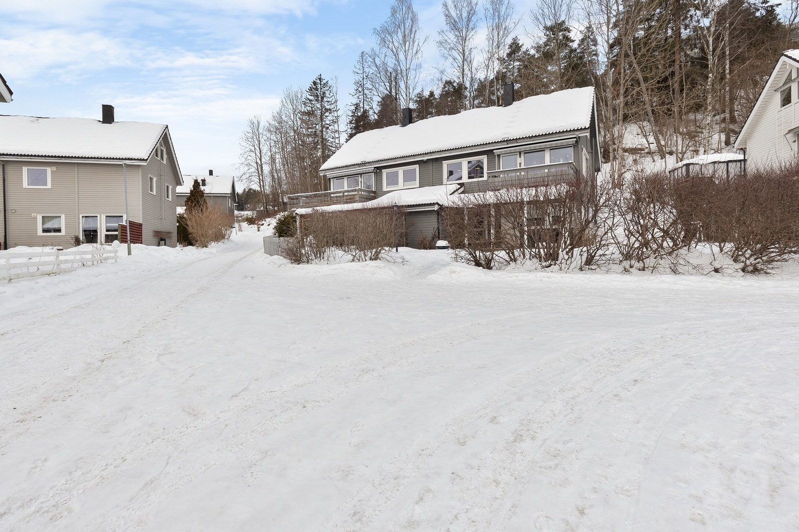 På vinterstid kan man spenne på seg skiene ved inngangsdøren og gå rett ut i lysløypa. Galleribilde