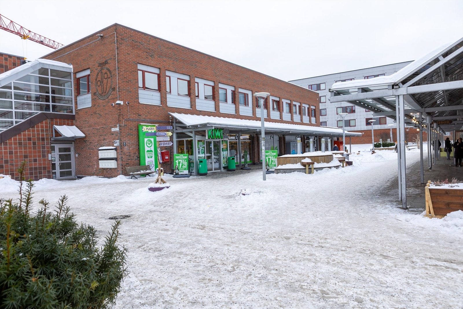 Ellingsrud senter i gangavstand med Kiwi, Narvesen, frisør, og T-bane. Galleribilde