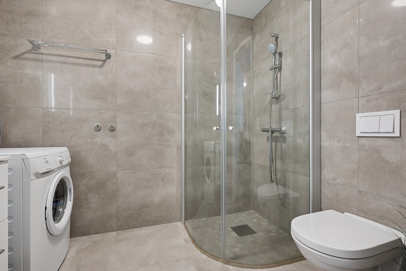 Flislagt bad fra byggeår Galleribilde