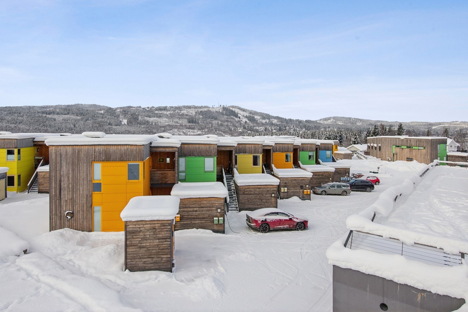 Leiligheten ligger i et nyere boligområde på Raufoss Galleribilde