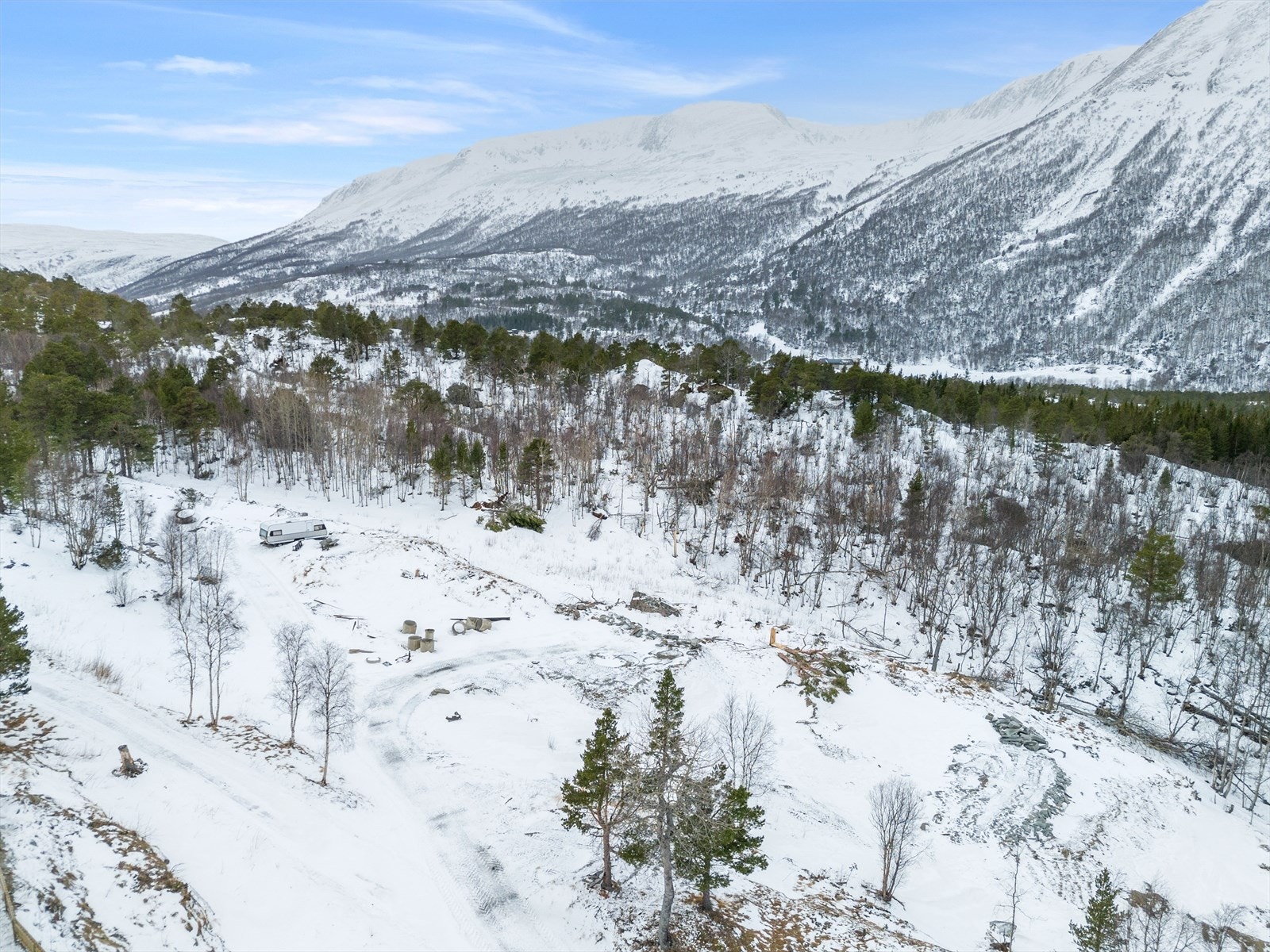 Tomtene er planert og oppfylt, så her ligger alt til rette for å starte byggingen av drømmehytta. Galleribilde
