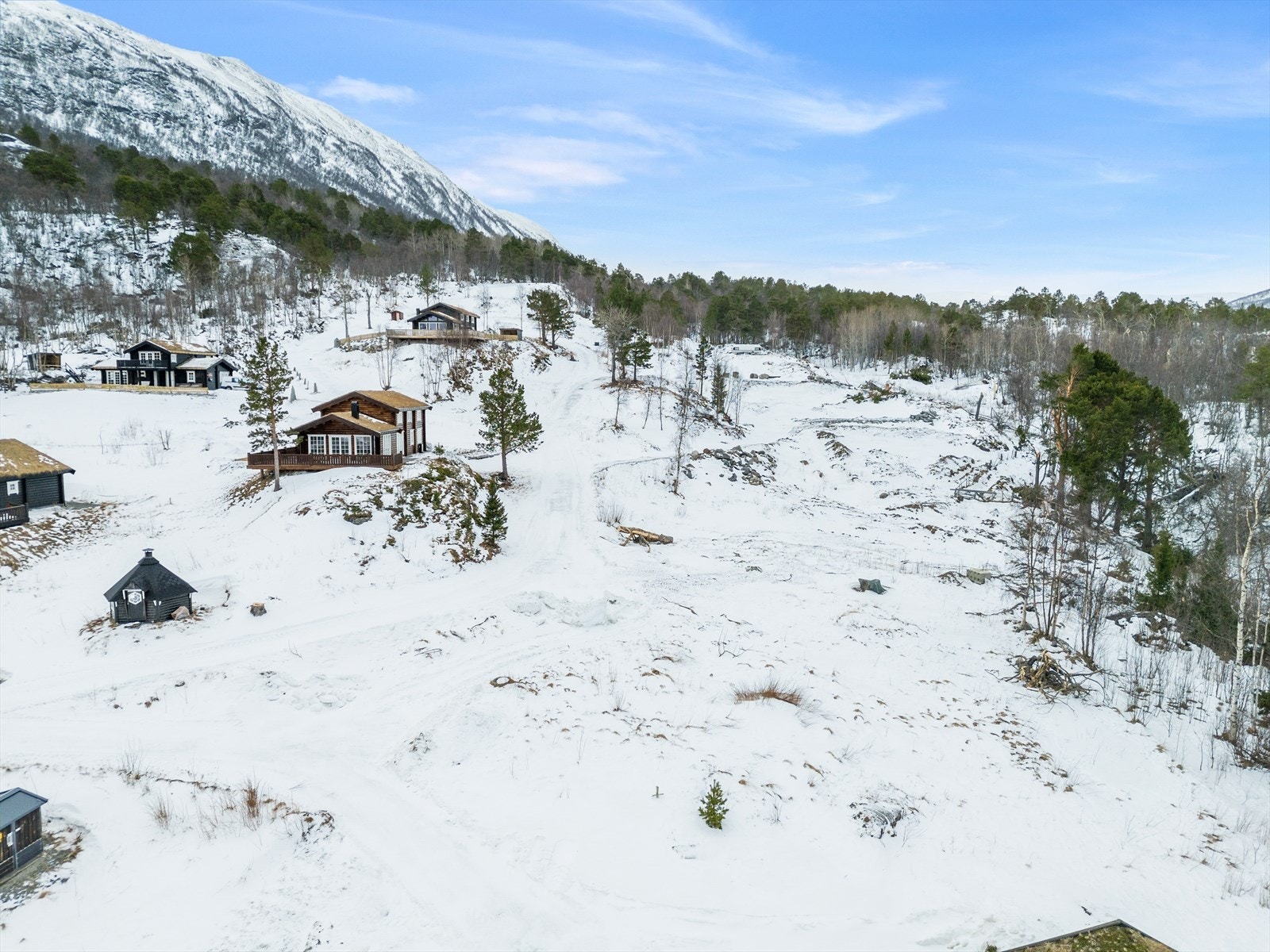 Oppfyll hyttedrømmen i et snøsikkert område. Galleribilde