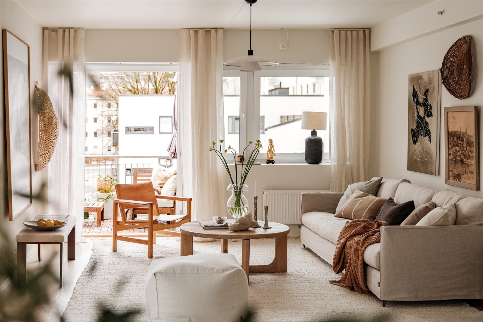 Alle vegger og tak ble malt i 2026, og gulvet er nyslipt. Galleribilde