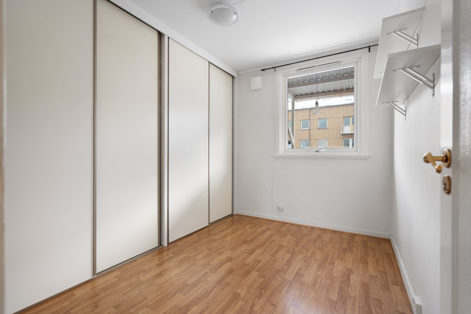 Soverom 2 - Rikelig med oppbevaring Galleribilde