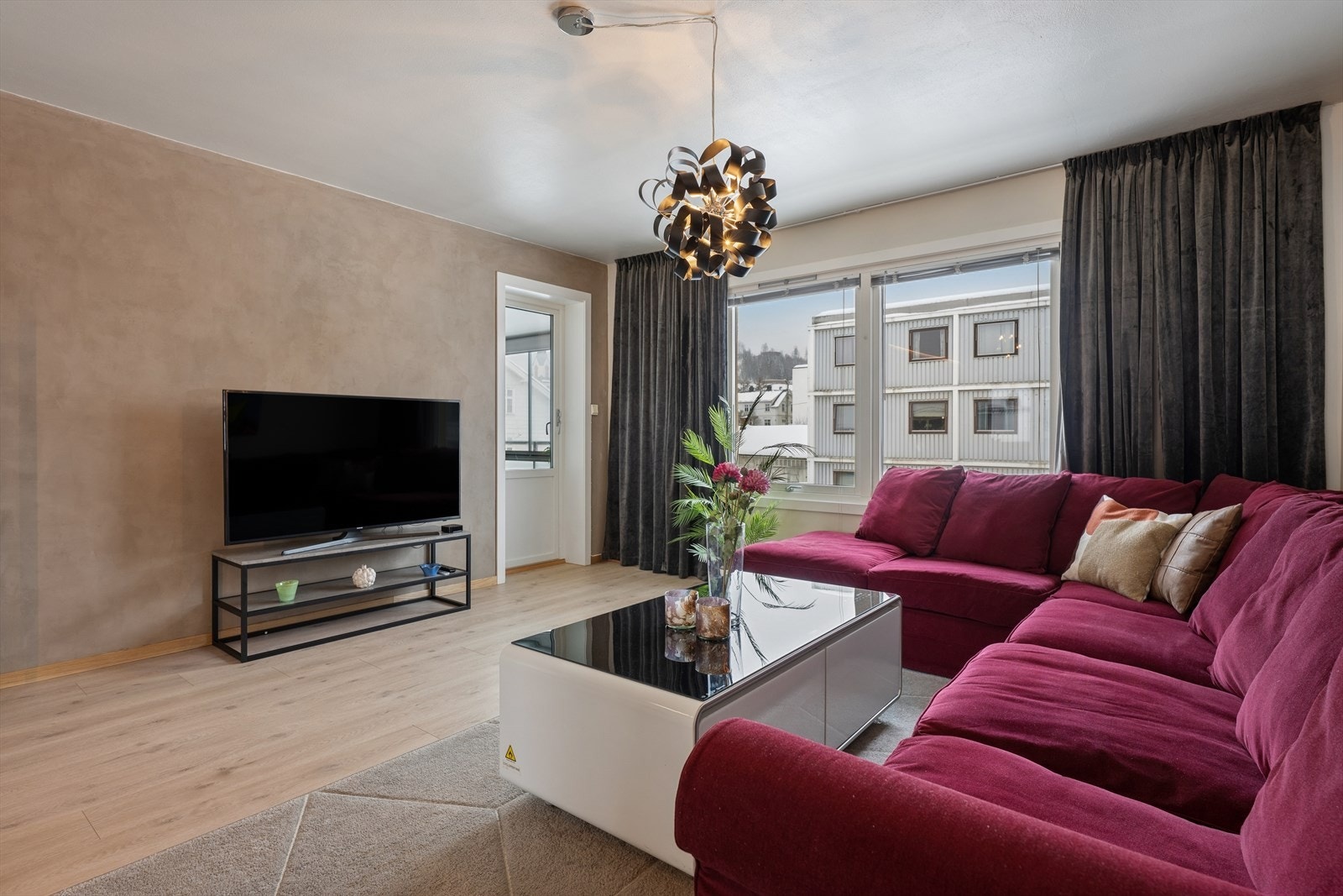 Herfra er det utgang til en innglasset balkong. Galleribilde