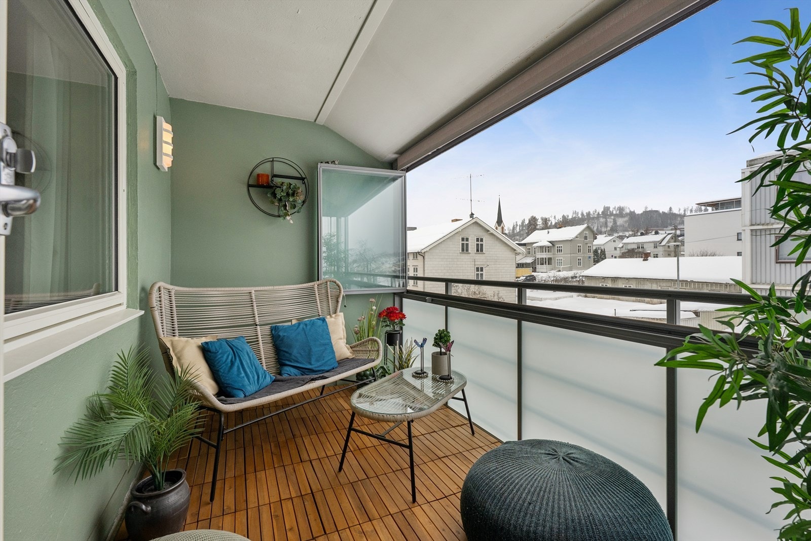 Balkongen fungerer som en forlengelse av stuen. Galleribilde