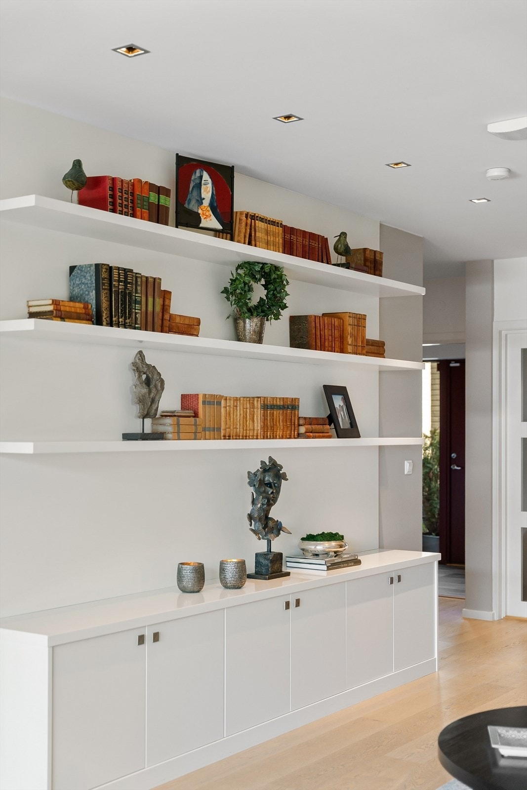 Plassbygget innredning i stuen Galleribilde