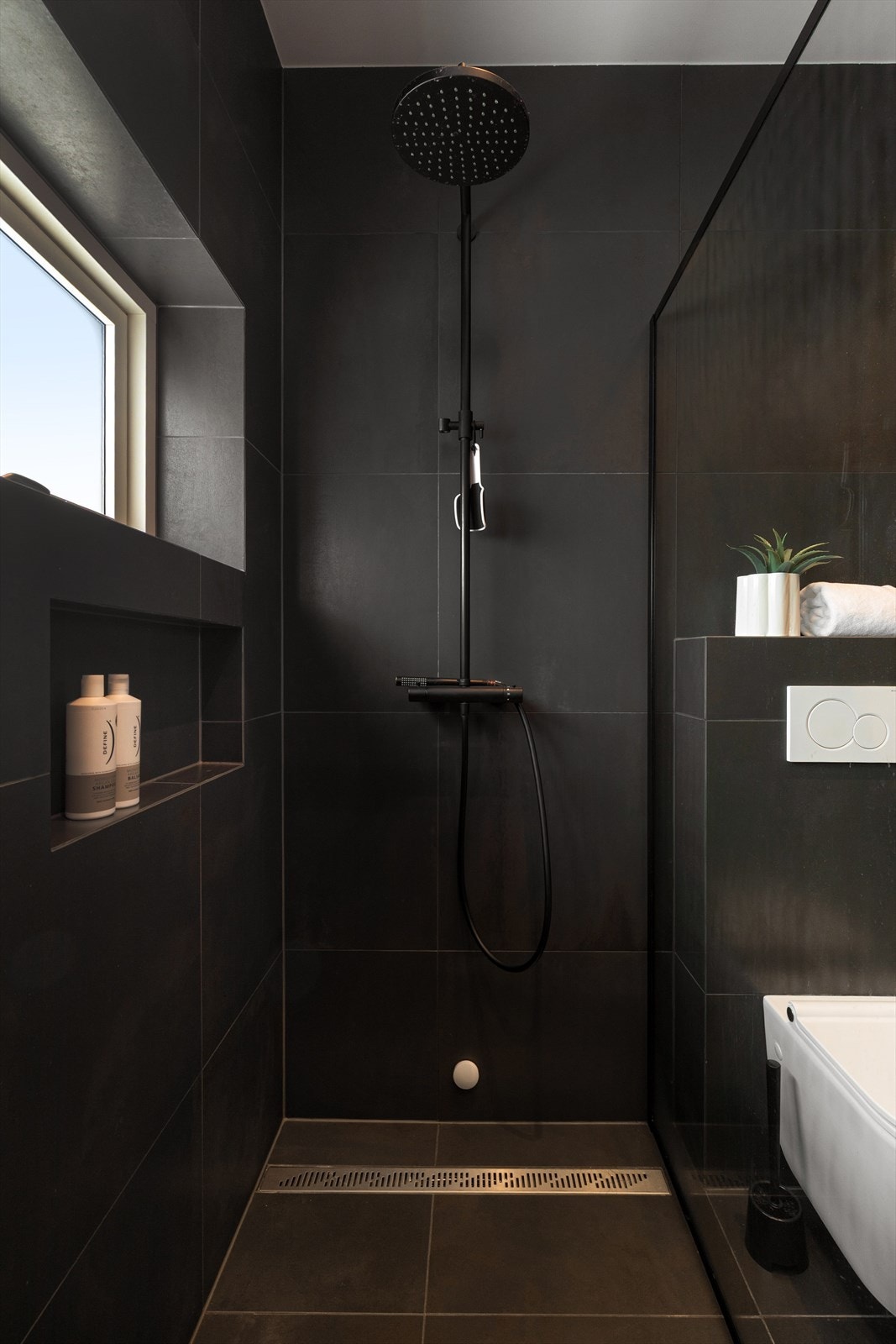 Romslig dusjnisje Galleribilde