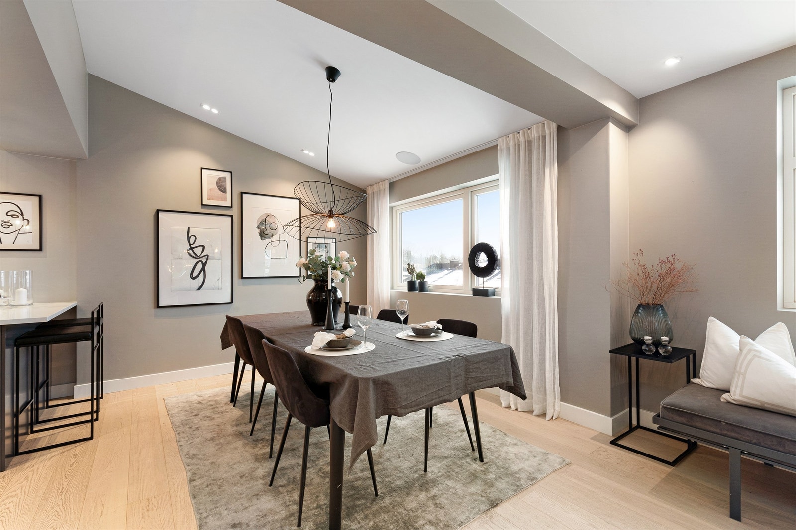 Det er lagt opp til smarthusløsning FutureHome for lysstyring av alle lys og for varmen Galleribilde