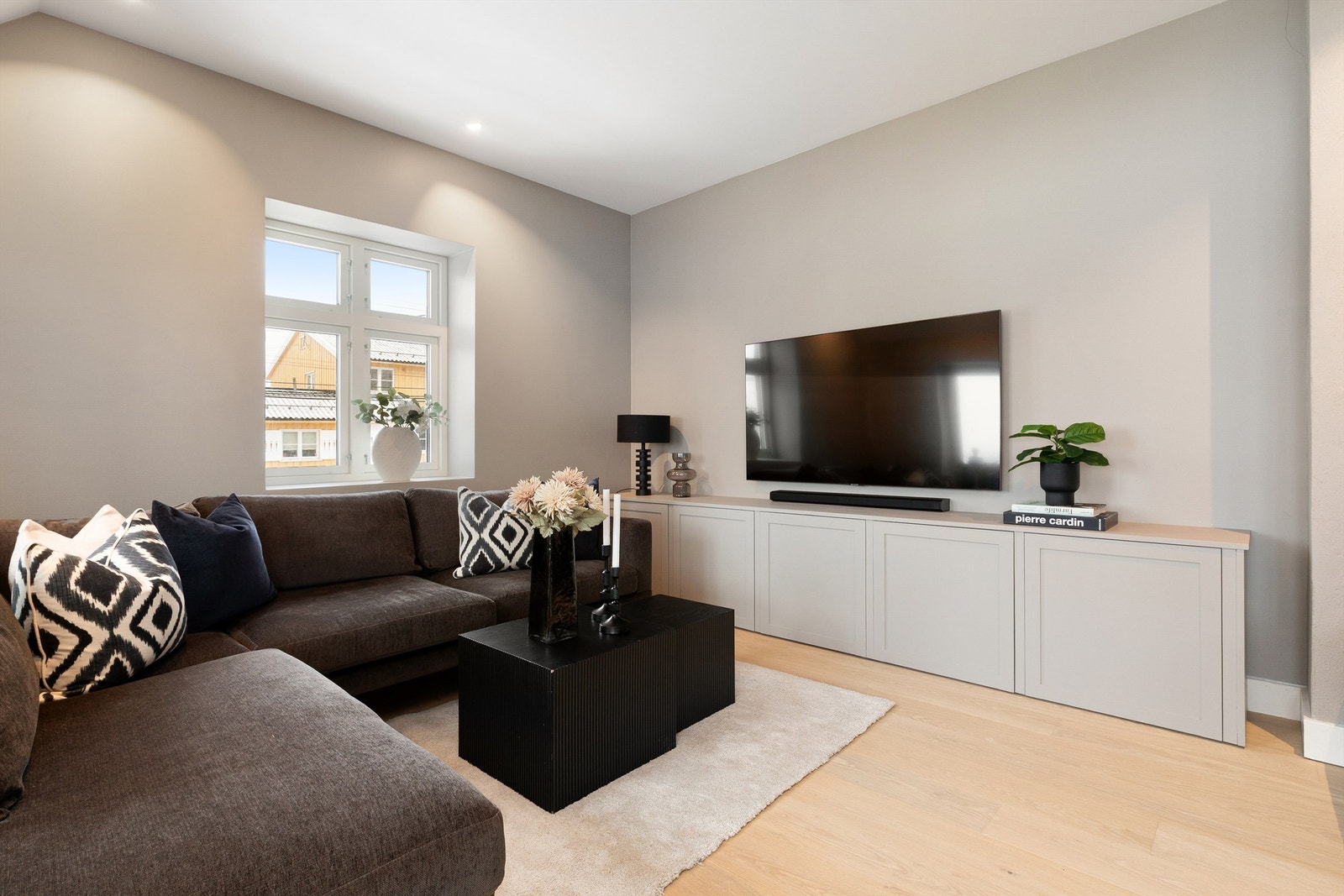 Plassbygget mediebenk Galleribilde