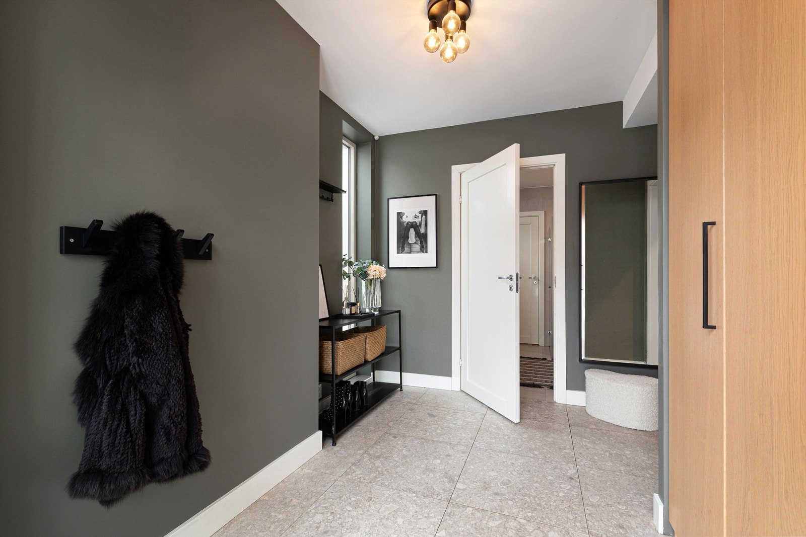 Vannbåren gulvvarme i alle gulv bortsett fra på bad (elektrisk gulvvarme) og på loft Galleribilde