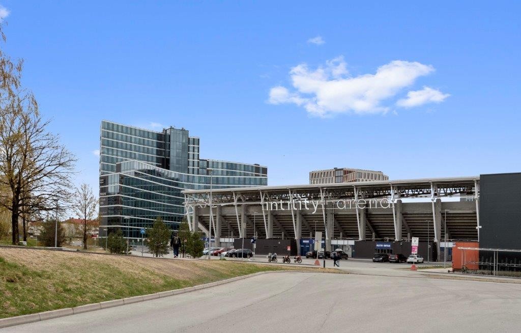 Intility arena ligger en kort spasertur unna leiligheten. Galleribilde