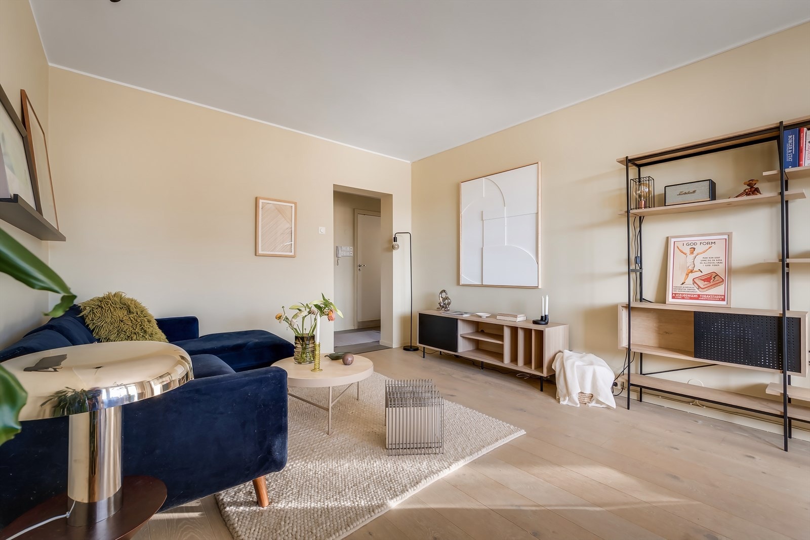 Bygget er fra 1952 og holder en gjennomgående god standard, med noen bygningsdeler som er blitt oppgradert i nyere tid. Galleribilde