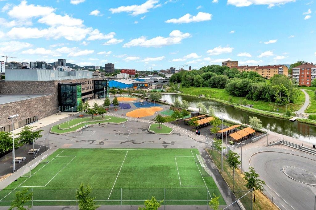 Uteområdet til Teglverket skole. Galleribilde