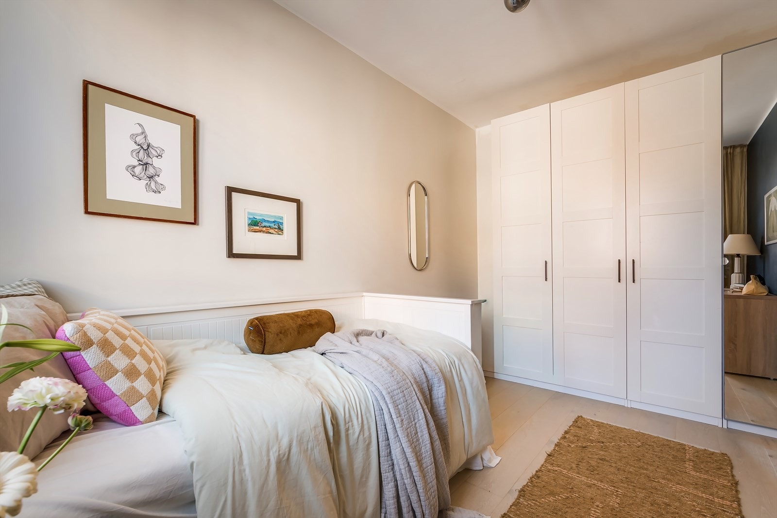 Soverommet har god plass til garderobeløsning. Galleribilde