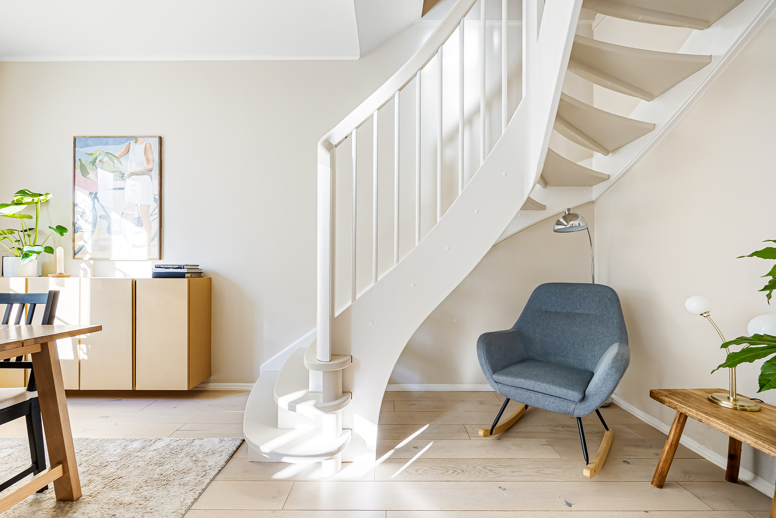 Fra spisestuen er det trapp opp til andre etasje. Galleribilde