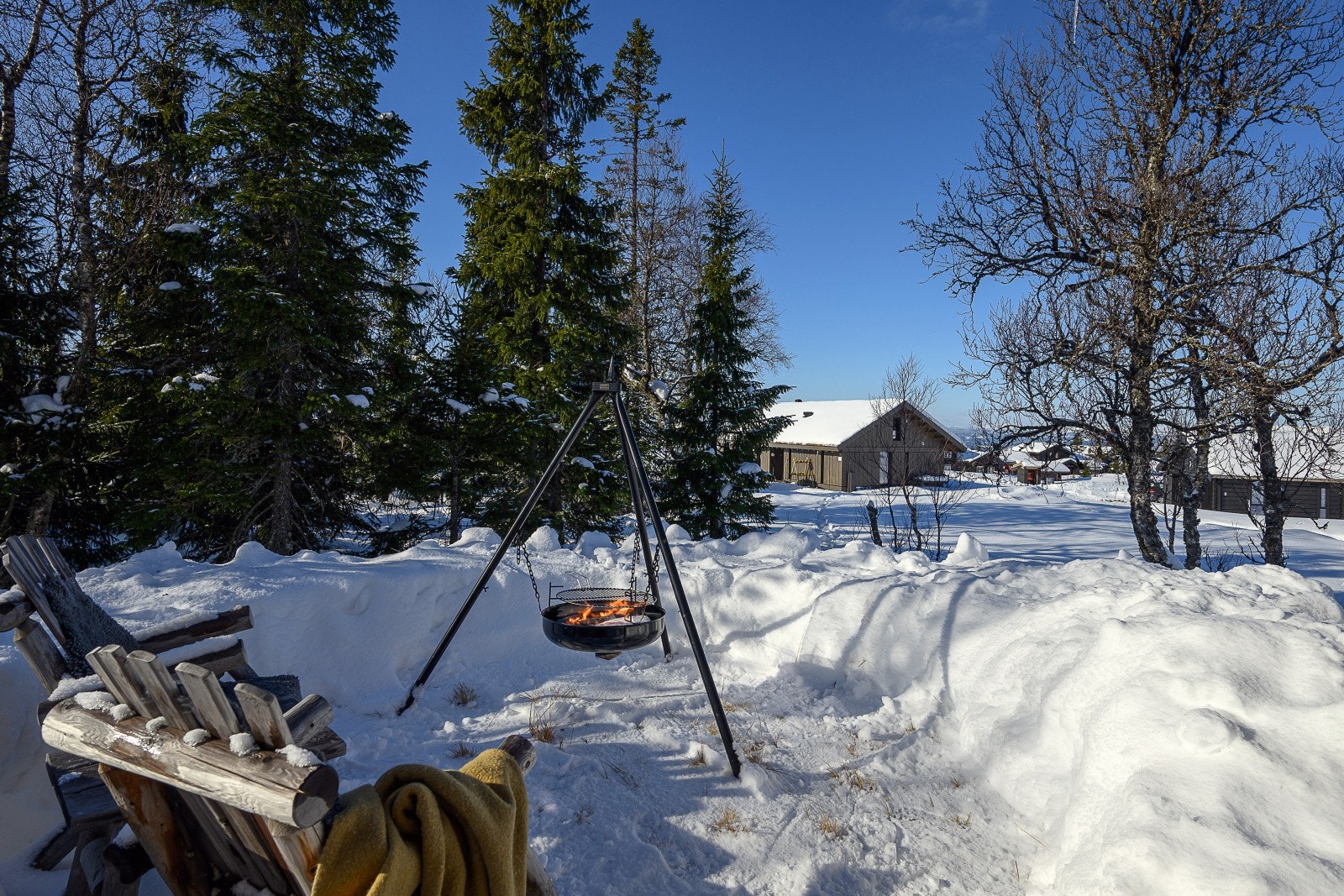 Her kan man nyte gode solforhold og utsikten over nærområdet. Galleribilde