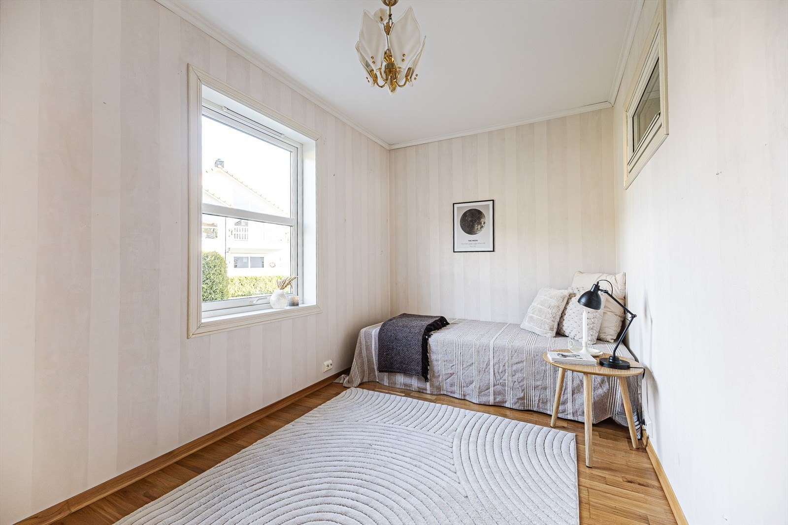 Soverom 1, vindu på høyre vegg viser hvor boden/kontoret er Galleribilde