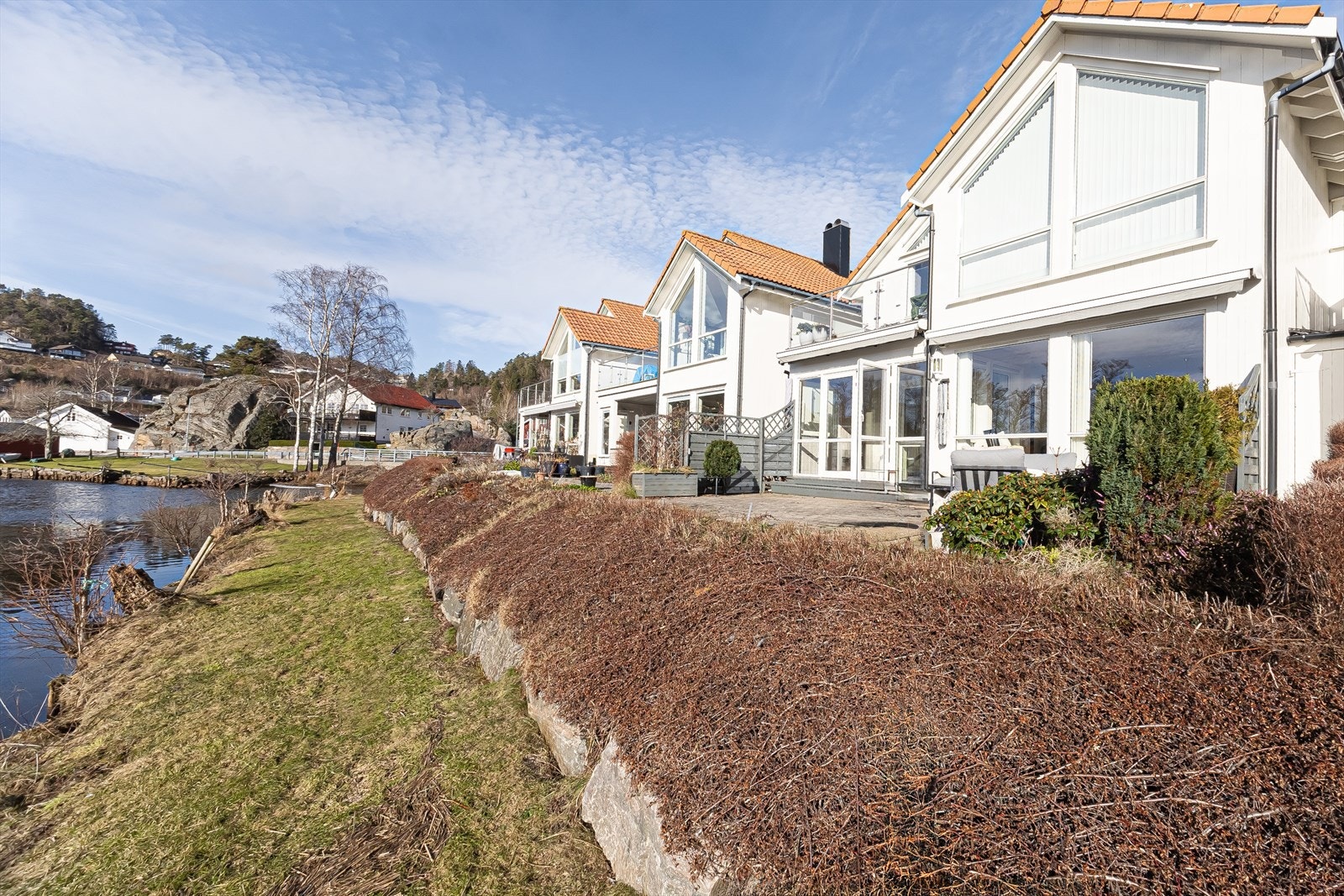 Uteplassen har en meget solrik beliggenhet Galleribilde
