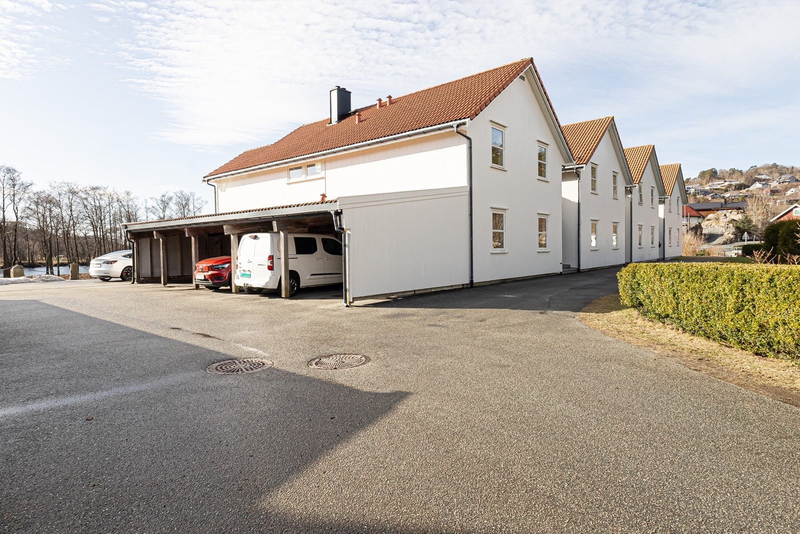 Leiligheten har en praktisk beliggenhet med nærhet til Mandalselva og Mandal sentrum. Galleribilde